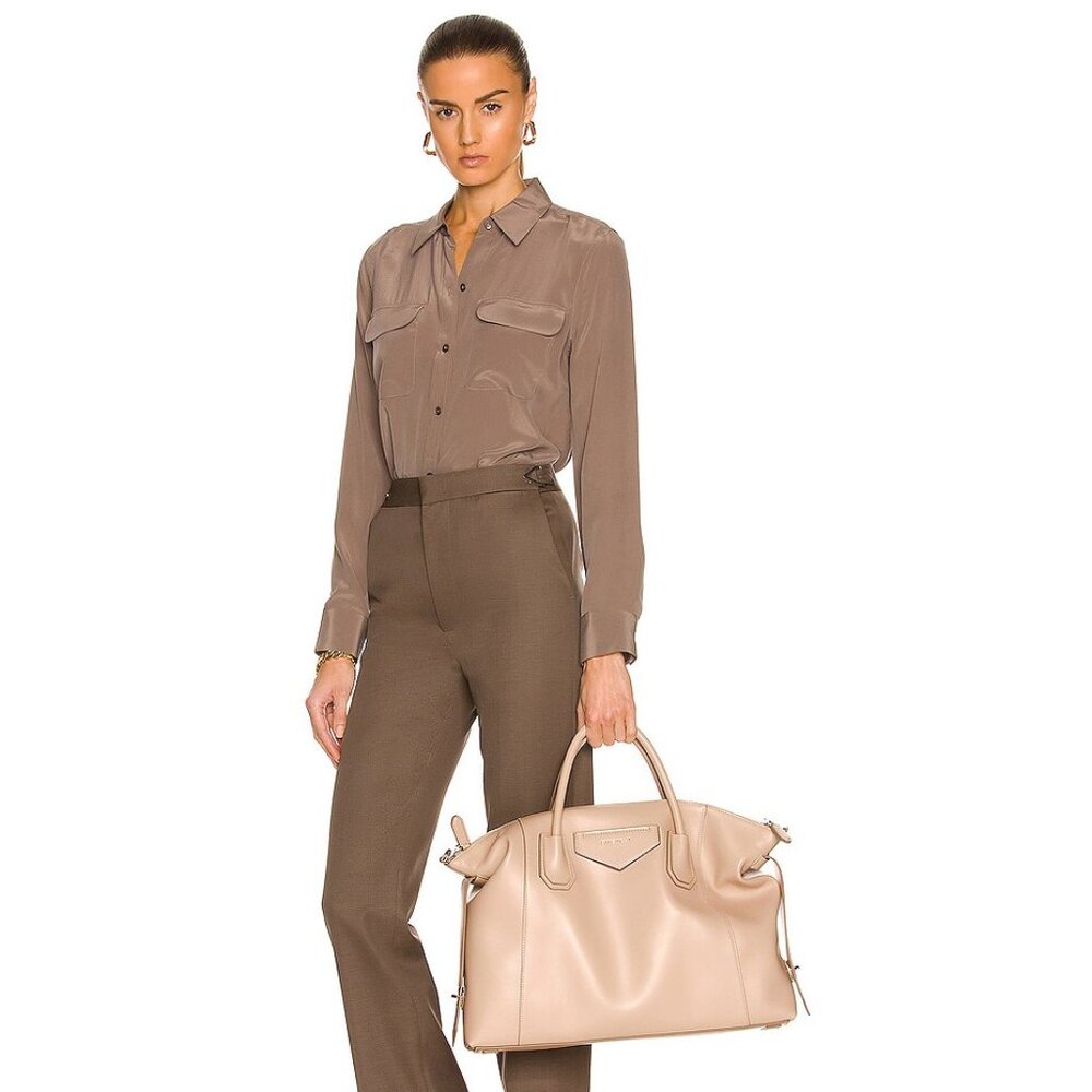 Givenchy Smooth Calfskin Medium Soft Antigona in Dune